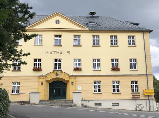 Rathaus Ohorn mit Feuerwehr Sirene